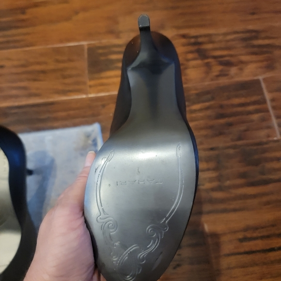 Black heels - Picture 2 of 4